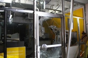Polizei Duisburg: POL-DU: Hochemmerich: Geldautomat gesprengt und geflüchtet - Zeugen gesucht!