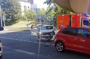 Feuerwehr Bochum: FW-BO: Verkehrsunfall erfordert vier Verletzte Personen