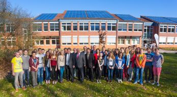 Innogy SE: Gemeinde Holzwickede pachtet Photovoltaikanlage von RWE / Neues Energiewendeprodukt für Kommunen / Pachtvertrag läuft über 18 Jahre