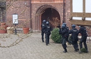Polizeidirektion für Aus- und Fortbildung und für die Bereitschaftspolizei Schleswig-Holstein: POL-SH-AFB: 1. Einsatzhundertschaft übte im HANSA-PARK