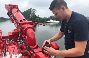 Feuerwehr Frankfurt am Main: FW-F: "Immer noch eins der schlagkräftigsten Boote seiner Art" - Das Frankfurter Feuerlöschboot wird 50