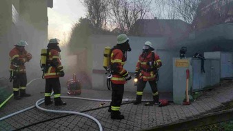 Kreisfeuerwehrverband Calw e.V.: FW-CW: Mülltonnen brennen in Tiefgarage