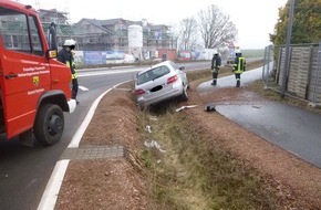 Polizeidirektion Bad Kreuznach: POL-PDKH: Aus Kreisverkehr geschleudert