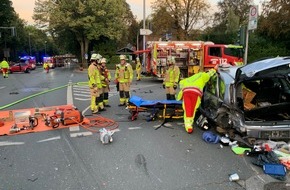 Feuerwehr Gladbeck: FW-GLA: Verkehrsunfall mit drei Verletzten in Gladbeck