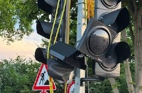 Polizeiinspektion Emsland/Grafschaft Bentheim: POL-EL: Haselünne - Ampelanlage beschädigt - Zeugen gesucht