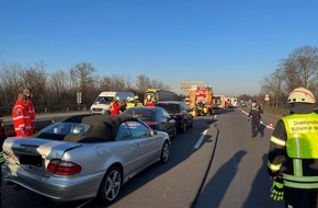Feuerwehr Mülheim an der Ruhr: FW-MH: A40: Verkehrsunfall mit zwei verletzten Personen