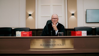 SAT.1: Seine neuen F&auml;lle. SAT.1 startet Dreharbeiten zu "Richter Alexander Hold"