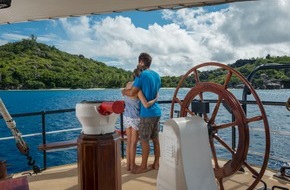 Silhouette Cruises: Kreuzfahrt: Hochzeiten vor der Insel nach Wahl / Neu: Inselkulisse nach Wunsch - Hochzeitspaar wählt auf den Seychellen den Ort der Hochzeitszeremonie selbst aus