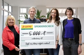 S&auml;chsische Lotto-GmbH: Sachsenlotto-M&ouml;glichmacherin Susanne Sch&ouml;ne unterst&uuml;tzt nullaufeins e.V.