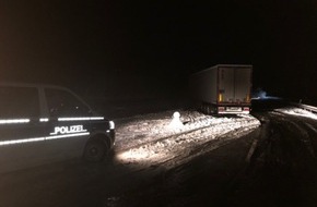 Polizeidirektion Wittlich: POL-PDWIL: Starke Verkehrsbehinderungen durch Schneefall