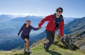 Innsbruck Tourismus: Herbstlicher Urlaubstipp: Innsbrucker Alpenherbst trägt Wanderschuh und Kopfputz - BILD