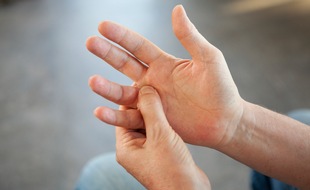 Deutsche Gesellschaft für Handchirurgie: Schnellender Finger oder Schnappfinger / Was Handchirurgen empfehlen