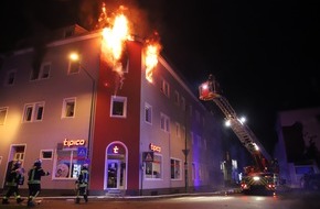 Kreisfeuerwehrverband Neunkirchen: FW LK Neunkirchen: Wohnungsbrand fordert Neunkircher Feuerwehr in Silvesternacht