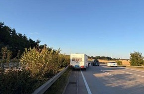 Polizeiinspektion Harburg: POL-WL: Hund bei&szlig;t junge Frau/ Zeugen gesucht ++ Buchholz idN - Unbekannte stecken Sperrm&uuml;ll in Brand ++ Egestorf/ A7 - Wohnwagen l&ouml;st sich von Zugfahrzeug ++...