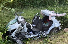 Kreispolizeibehörde Rhein-Kreis Neuss: POL-NE: Fahrer bei Verkehrsunfall auf L116 eingeklemmt