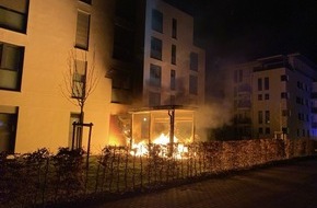 Polizeiinspektion Schwerin: POL-SN: Sachschaden an Wohnhaus nach Brand von Müllcontainern