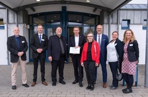 Bundesinnung der Hörakustiker KdöR: Ministerpräsident Daniel Günther übergibt Schul-Sonderpreis Inklusion und Vielfalt