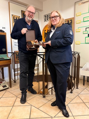 ZOLL-E: Zollfahndung übergibt historisches Exponat an Stadt Aachen