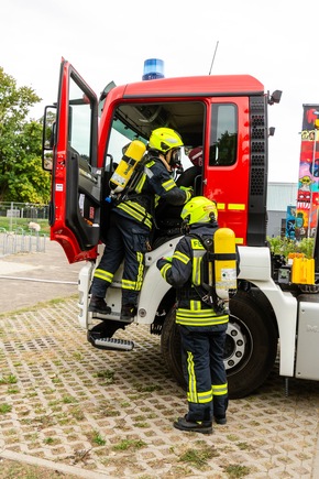 Feuerwehr MTK: &quot;Red Tanker &apos;25&quot;: 120 Einsatzkräfte proben Gefahrstofflage an der Heinrich-von-Kleist-Schule Eschborn