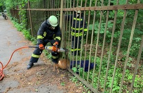 Feuerwehr Gladbeck: FW-GLA: Tierrettung mit hydraulischem Gerät
