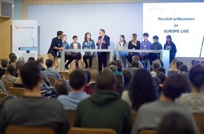 TUI Stiftung: TUI Stiftung: Schüler diskutieren mit Ministerpräsident Stephan Weil über Europa