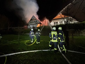 KFV Bodenseekreis: Großbrand in Neufrach - Feuerwehr verhindert Übergreifen auf Wohnhaus