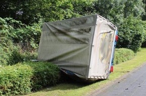 Polizei Essen: POL-E: Essen: Polizei sucht nach Unfall auf der Gladbecker Straße nach Zeugen - Fotos