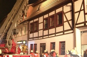 Polizeiinspektion Hameln-Pyrmont/Holzminden: POL-HOL: Brandalarm Hintere Straße in Holzminden:: Feuer bis jetzt nicht gefunden - Brandgeruch und Rauch hatten Brandalarm ausgelöst -