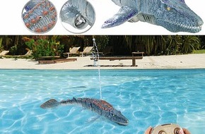 PEARL GmbH: Spielspaß auf dem Wasser für jung und alt: Playtastic Ferngesteuerter Mosasaurus für Wasser, mit Wassersprüh-Funktion, 40 cm