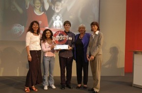 Vodafone Stiftung Deutschland gGmbH: Essen macht das Rennen - Gesamtschule Holsterhausen ist "Buddy-Schule des Jahres"