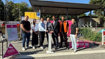Deutsche Telekom AG: Hofheim: Spatenstich f&uuml;r Glasfaserausbau in der Kernstadt