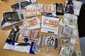 Polizeiinspektion Stade: POL-STD: Großeinsatz der Polizei - über 100 Beamte durchsuchen 11 Objekte in Buxtehude, dem Alten Land und Hamburg