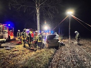 POL-STD: 19-jähriger Autofahrer bei Unfall in der Gemarkung Ahlerstedt schwer verletzt - Beifahrerin mit leichten Verletzungen