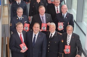 Deutscher Feuerwehrverband e. V. (DFV): Ehrenswert: Handwerk ist Partner der Feuerwehr / Präsidenten von DFV und ZDH zeichnen sieben engagierte Betriebe aus (FOTO)