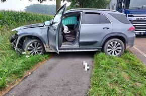 Polizeiinspektion Stade: POL-STD: Zwei Verletzte bei Unfall auf der Bundesstraße 73 in der Gemarkung Düdenbüttel