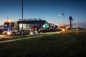 DB Schenker bringt 141-Tonnen-Zylinder mit Schiff, Lkw und Flugzeug von Berlin nach Kanada (FOTO)