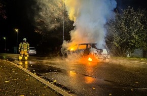 Freiwillige Feuerwehr Menden: FW Menden: PKW in Vollbrand