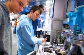 Programm COACHING4FUTURE der Baden-Württemberg Stiftung gGmbH: Rudersberger Schulklassen experimentieren im Hightech-Truck (18.+19.12.)