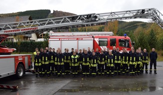 Feuerwehr Lennestadt: FW-OE: Truppmann Modul 2 Ausbildung - Alle 39 Teilnehmer bestehen Lehrgang mit erfolgt