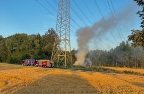 Feuerwehr Dortmund: FW-DO: Brennende Heuballen in Dortmund Kirchlinde