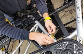 Polizeipräsidium Mittelhessen - Pressestelle Wetterau: POL-WE: + Polizei Bad Vilbel codiert Fahrräder +