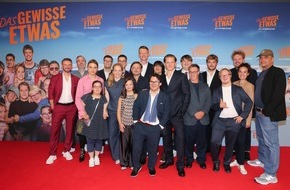 Constantin Film: Weltpremiere von DAS GEWISSE ETWAS: Das wunderbare Ensemble feiert auf dem Roten Teppich in M&uuml;nchen