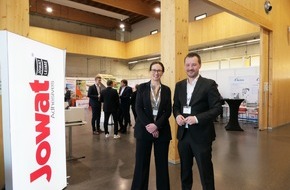 Verband der Holzwerkstoff- und Innent&uuml;renindustrie e.V. (VHI): Pressemitteilung: Jowat Forum &ndash; Kleben & Bauen trifft den Nerv der Zeit