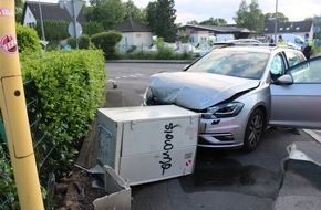 Polizei Rheinisch-Bergischer Kreis: POL-RBK: Bergisch Gladbach - Alkoholisierter VW-Fahrer rammt Audi - Zwei Personen leicht verletzt