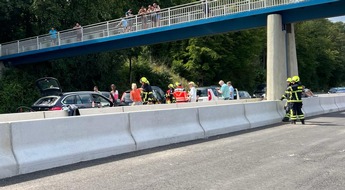 Freiwillige Feuerwehr Sankt Augustin: FW Sankt Augustin: Verkehrsunfall auf A3 führt zu langem Stau
