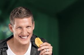 Intersnack Knabber-Gebäck GmbH & Co. KG: Bastian Schweinsteiger neuer Chips-Star von "funny-frisch"