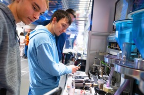 Ehrenkirchen: Gemeinschaftsschule Jengerschule experimentieren in mobiler Industrie-Ausstellung (08.+09.05.)