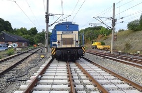 Bundespolizeiinspektion Hannover: BPOL-H: Rangierlok entgleist auf Schnellfahrstrecke zwischen Göttingen und Kassel (Foto)