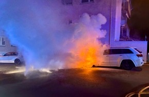 Feuerwehr Stuttgart: FW Stuttgart: Brennende PKW besch&auml;digen Geb&auml;ude in Stuttgart-West