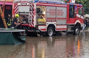 Feuerwehr Neuss: FW-NE: Schützenhilfe fürs Schützenfest | Feuerwehr beseitigt Überschwemmung auf dem Kirmesplatz nach Starkregen